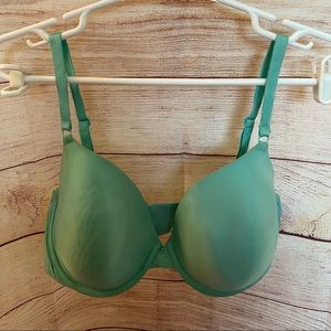 Victoria’s Secret bra size 36DD. Turquoise color.
